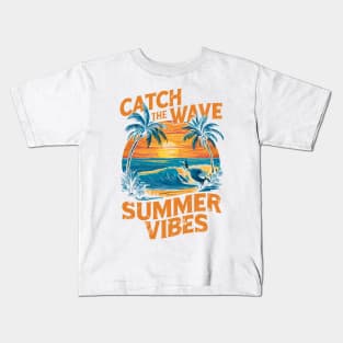 Catch The Wave Summer Vibes Retro Surfing Design Kids T-Shirt